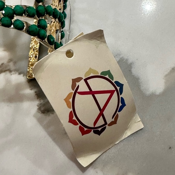 NWT Amrita Singh cuff bracelet emerald color accent jewels - Picture 5 of 5